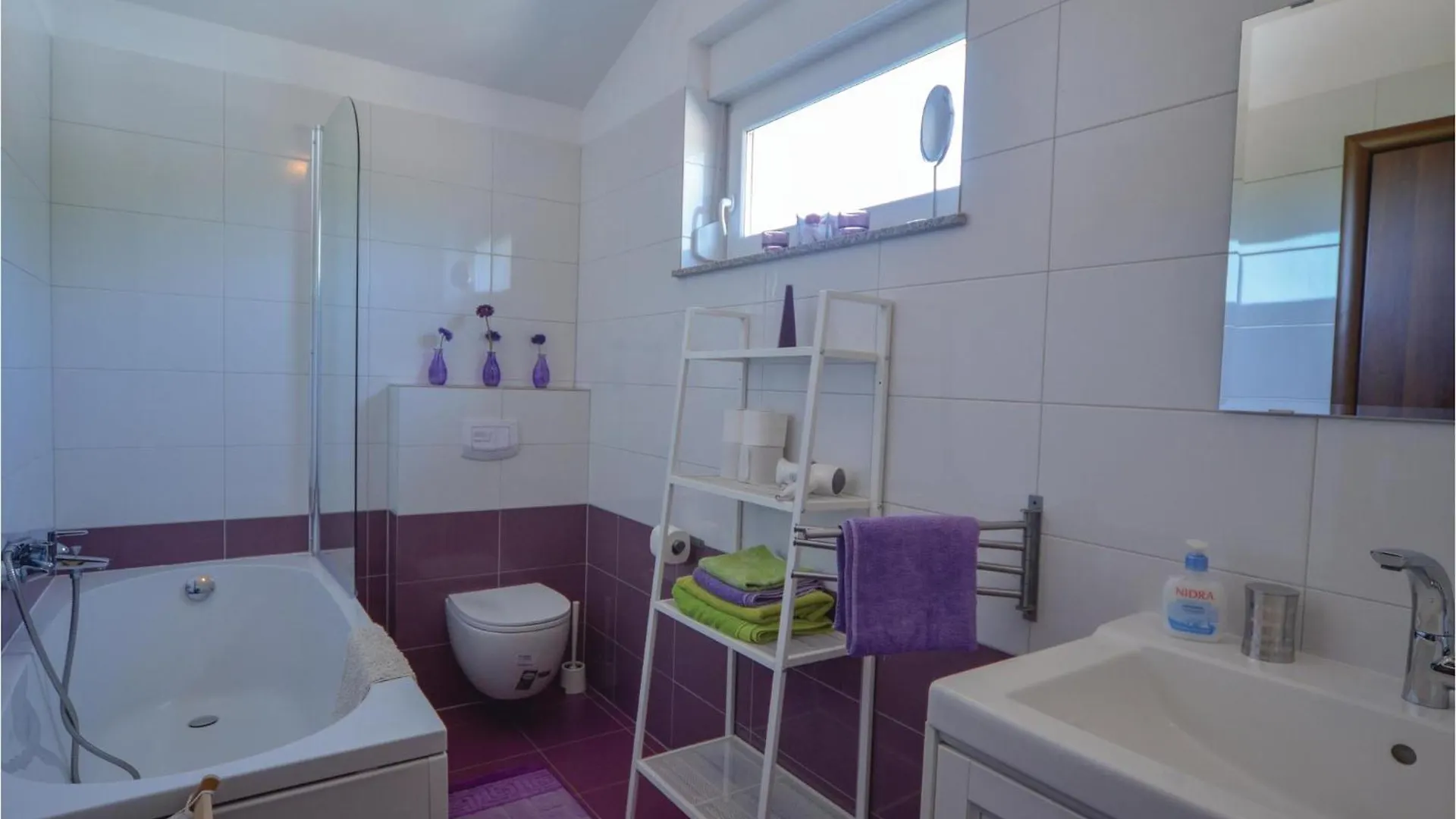 Lovely Home In Kanfanar With Kitchen
