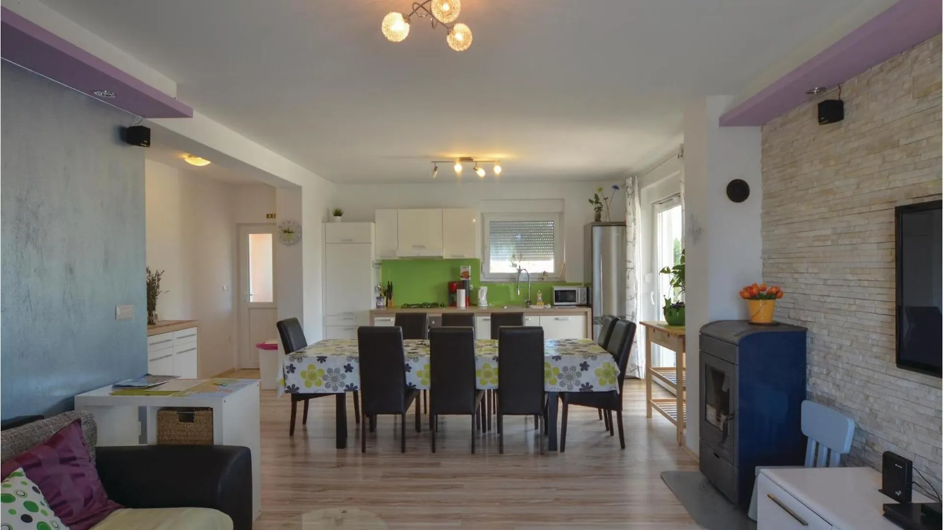 Lovely Home In Kanfanar With Kitchen Hırvatistan