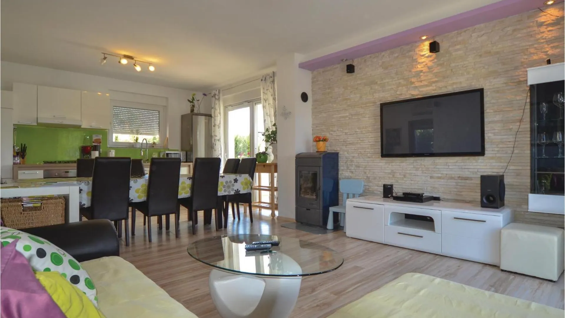 Lovely Home In Kanfanar With Kitchen